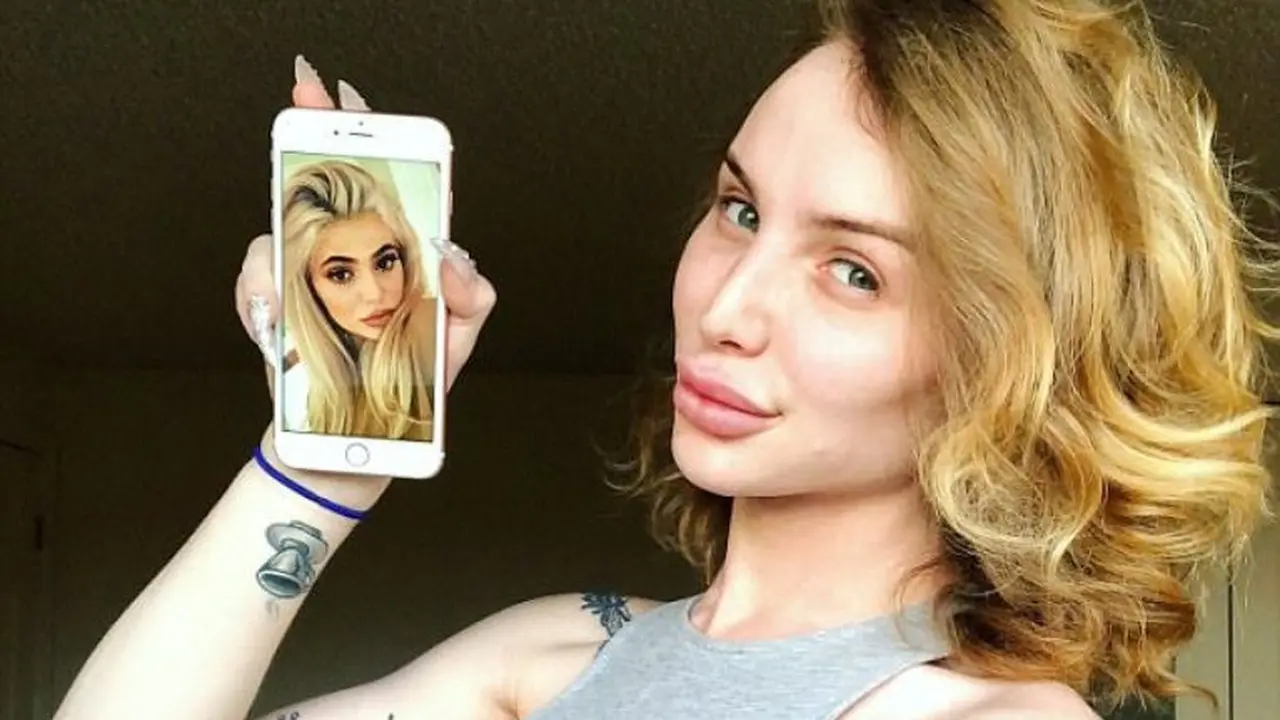 [Bintang] Demi Mirip Kylie Jenner, Transgender Ini Rela Jalani 40 Operasi Plastik