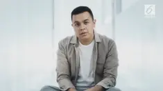 Tulus baru saja merilis single terbarunya yang berjudul “Labirin”. Dalam video klip terbarunya, tulus berperan sebagai seorang Ilmuwan.