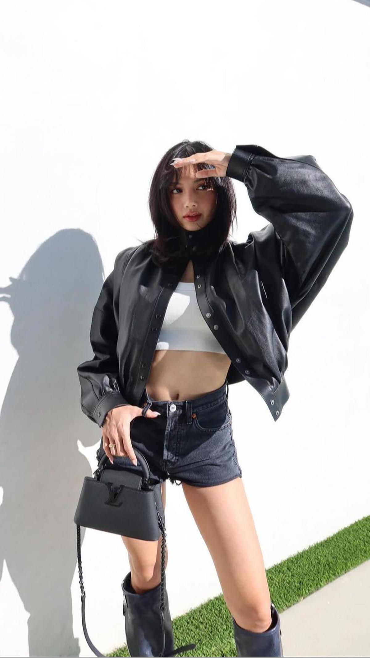 Outfit Siang vs Malam Lisa Blackpink Saat di Coachella, Beda Banget!