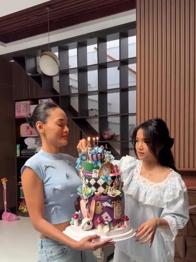 Fuji dan Erika Carlina beri kejutan ke Rachel Vennya (instagram.com/fuji_an)