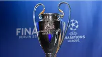 Trofi Liga Champions dipajang (AFP)
