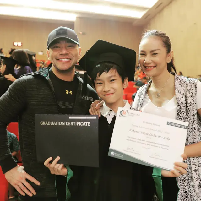 Potret Kompak Deddy Corbuzier dengan Mantan Istrinya yang Muslim, Kalina Ocktaranny