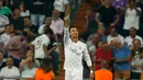  Penyerang Real Madrid, Cristiano Ronaldo berselebrasi usai mencetak gol ke gawang APOEL Nicosia pada penyisihan Grup H Liga Champions di stadion Santiago Bernabeu, Spanyol, (13/9). Ronaldo mencetak dua gol dipertandingan ini. (AP Photo/Francisco Seco)