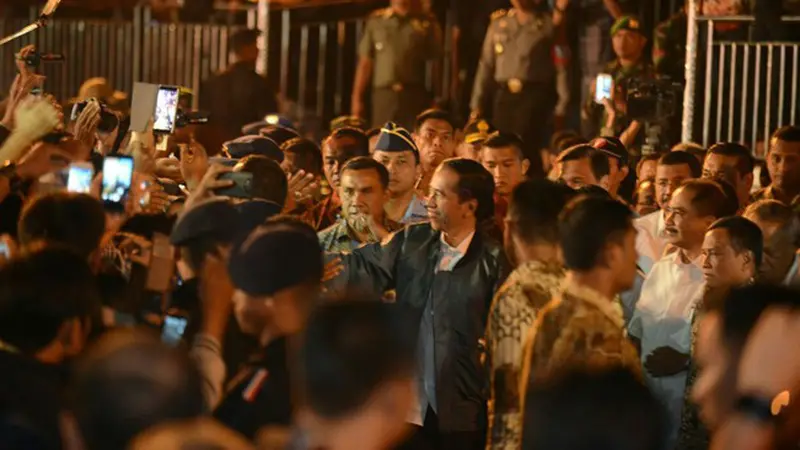 Jokowi Tepati Janjinya Malam Mingguan dan Nyanyi di Danau Toba