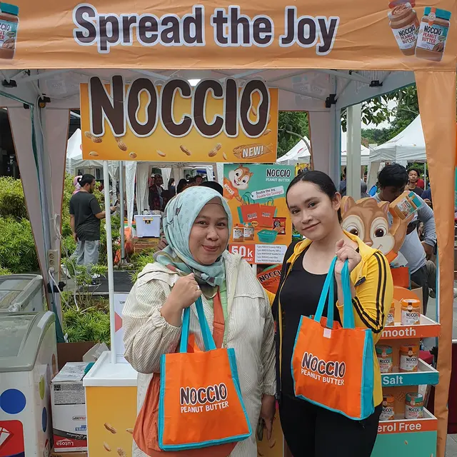 Rekor MURI Pembagian 11.111 Roti Tawar yang Dioles Peanut Butter NOCCIO di CFD Jakarta