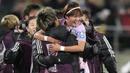 Pemain Jepang, Hinata Miyazawa melakukan selebrasi bersama para tim pelatih setelah Norwegia mencetak gol bunuh diri melalui Ingrid Syrstad Engen pada laga 16 besar Piala Dunia Wanita 2023 di Wellington Regional Stadium, Wellington, Selandia Baru, Sabtu (05/08/2023). (AP Photo/Alessandra Tarantino)