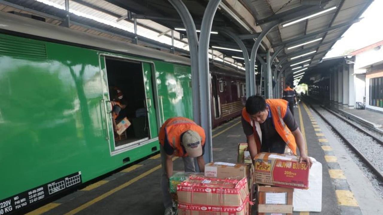 Fakta Unik: Volume Barang Meroket 208 Persen, KAI Tambah Kereta Bagasi KA Pandalungan Rute Jember-Jakarta