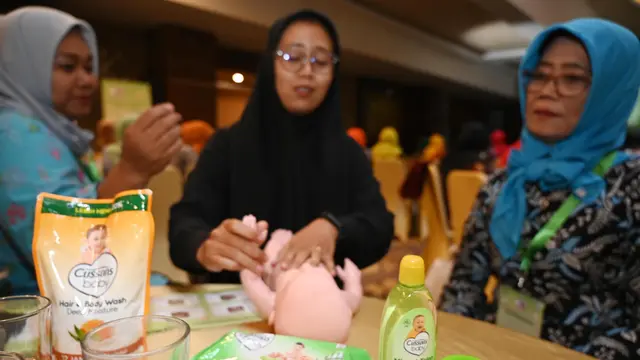 Dokter Sebut Rutin Memijat Bayi dengan Minyak Telon Bisa Dorong Perkembangan Motorik Anak