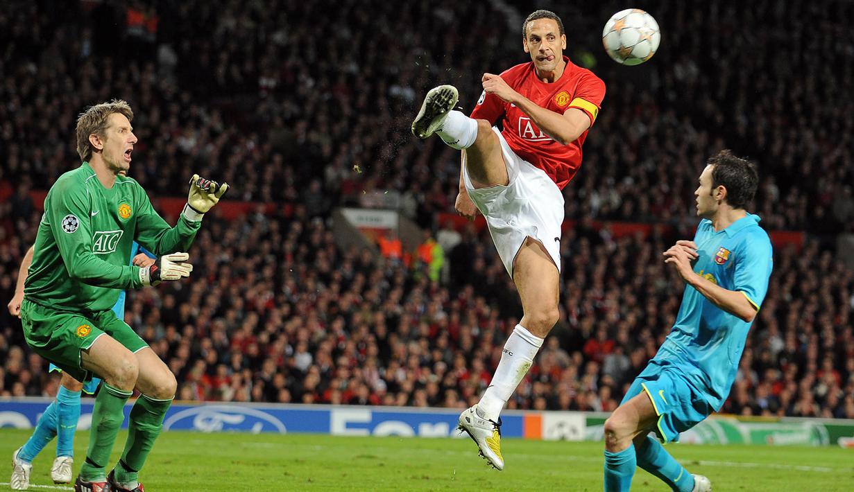 Bersama Manchester United, Rio Ferdinand berhasil mencatatkan 455 kali penampilan. (AFP Photo/Andrew Yates)