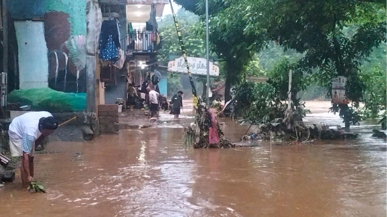 Warga Depok Korban Banjir: Semalam Saya Tidur, Bangun-Bangun Sudah Basah