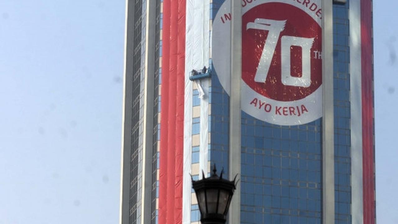 Semarakkan HUT RI, gedung perkantoran dihias bendera merah putih