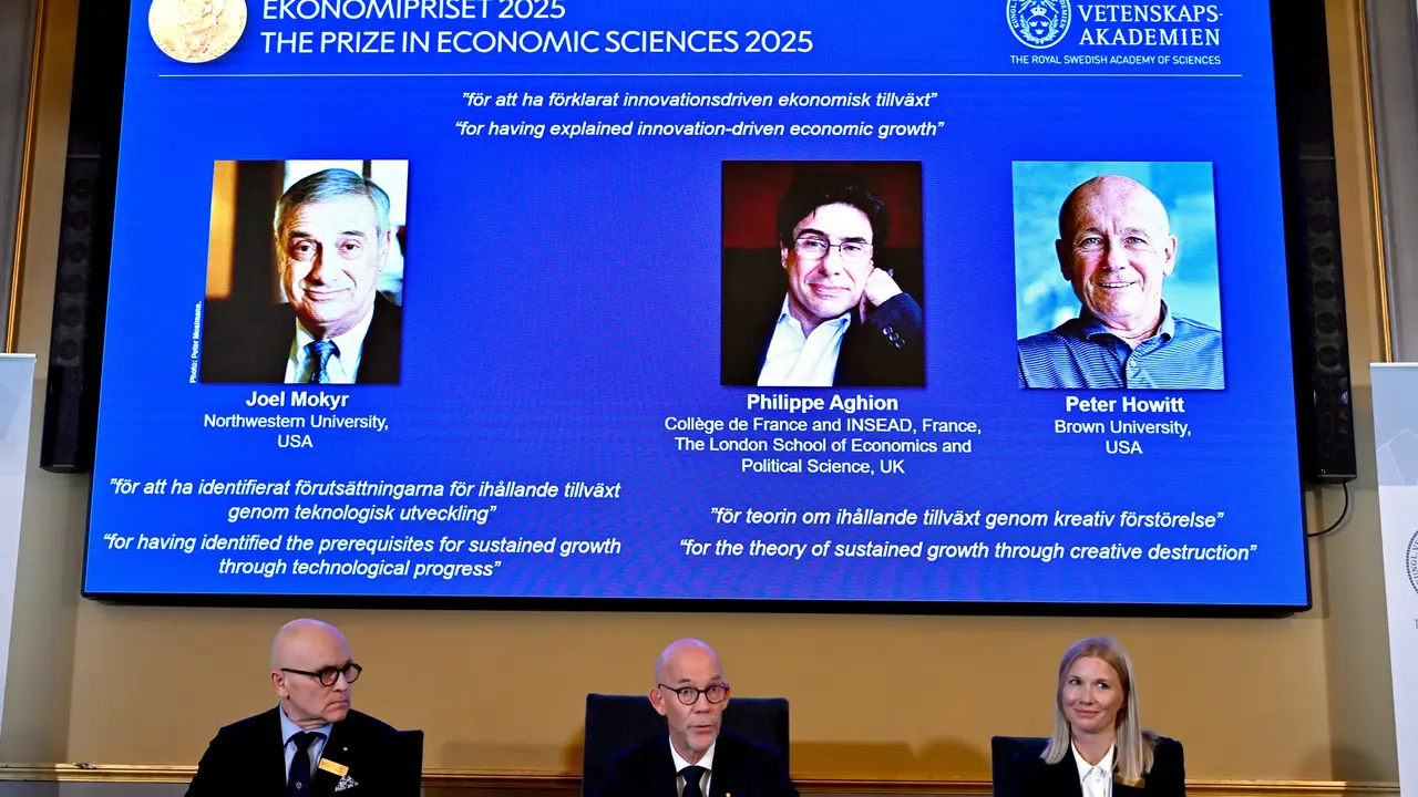 Pengumuman pemenang Nobel Memorial Prize in Economics 2025 di Stockholm.