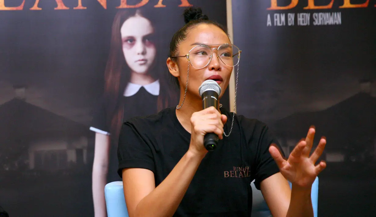 Lantaran belum menikah dan memiliki buah hati, menjadi salah satu penyebab Kelly kesulitan mendalami perannya sebagai seorang ibu. Untuk itu, ia melakukan banyak riset terkait soal ini. (Nurwahyunan/Bintang.com)