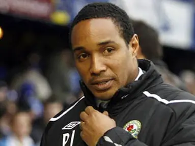 Manager of Blackburn Rovers Paul Ince looks on before kick off against Portsmouth during a Premier League football match at Fratton Park in Portsmouth on November 30, 2008. AFP PHOTO/IAN KINGTON