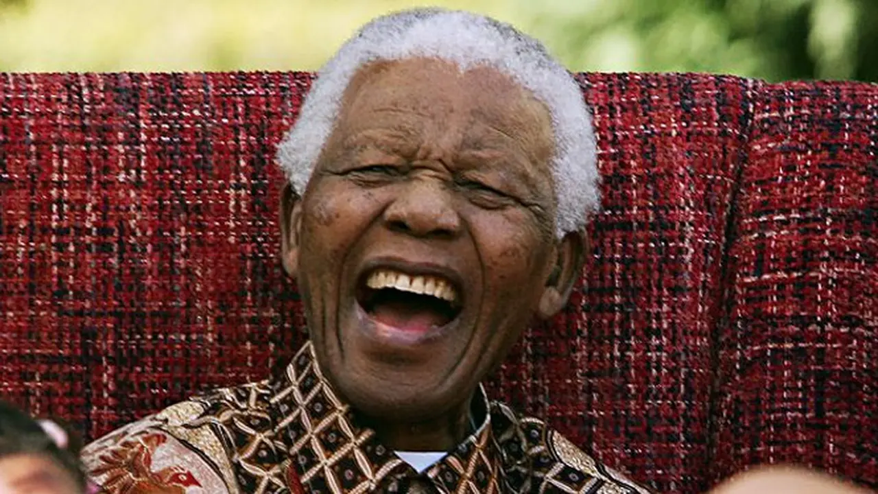 nelson-mandela-131206b.jpg