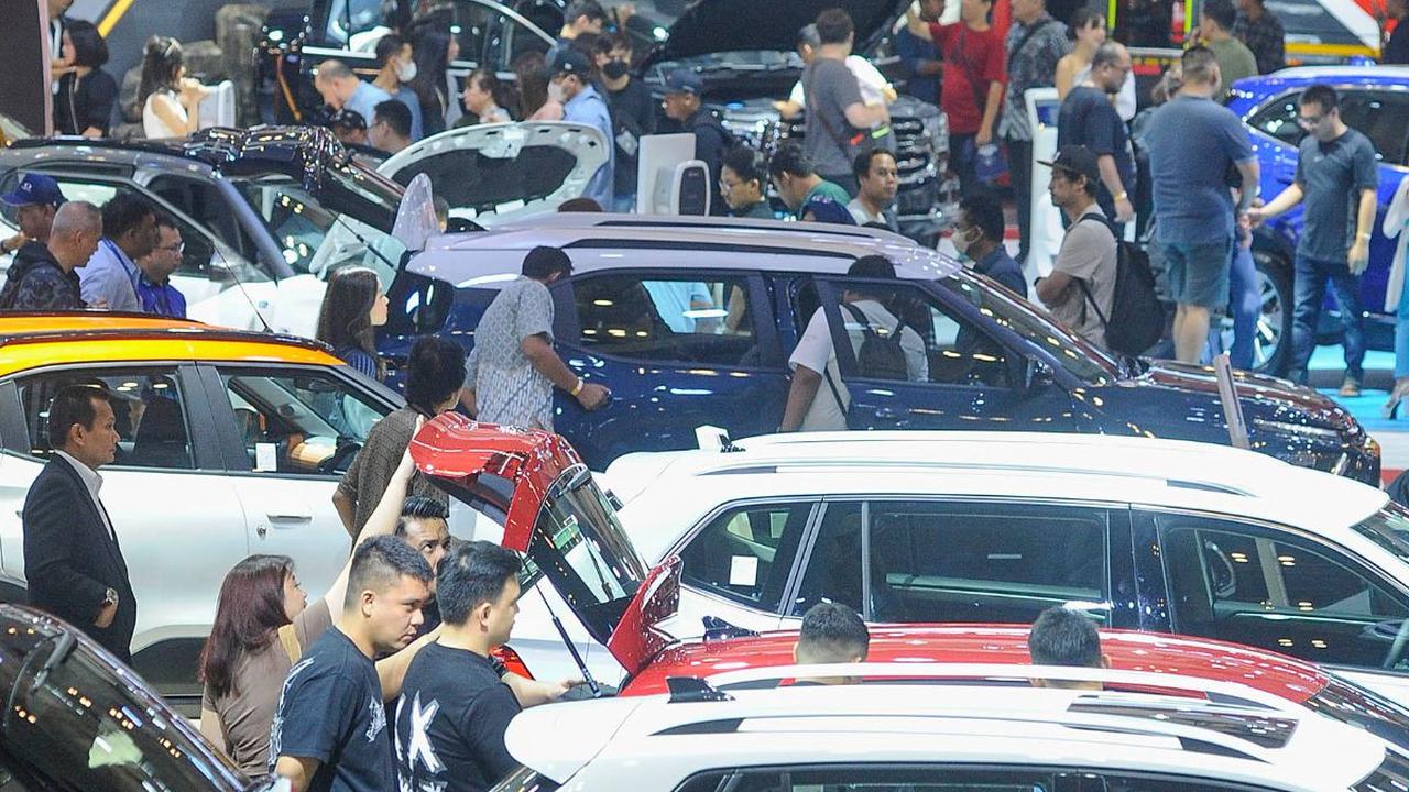 FOTO: Suasana GIIAS 2023 Dipadati Pengunjung, Segini Harga Tiket Masuknya