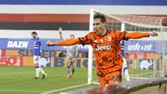 Pemain Juventus Federico Chiesa melakukan selebrasi usai mencetak gol ke gawang Sampdoria pada pertandingan Serie A Liga Italia di Stadion Luigi Ferraris, Genoa, Italia, Sabtu (30/1/2021). Juventus sukses mengalahkan tuan rumah Sampdoria 2-0. (Tano Pecoraro/LaPresse via AP)