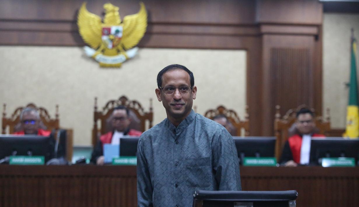 Berdasar perhitungan dokter yang merawat, Nadiem Anwar Makarim dinyatakan cukup sehat pada 2 Januari 2026. Tampak dalam foto, mantan Menteri Pendidikan, Kebudayaan, Riset, dan Teknologi (Mendikbudristek) Nadiem Anwar Makarim sesaat sebelum dimulainya sidang kasus dugaan tindak pidana korupsi (Tipikor) terkait program digitalisasi pendidikan berupa pengadaan laptop Chromebook dan Chrome Device Management (CDM) di lingkungan Kemendikbudristek tahun 2019–2022 di Pengadilan Tipikor, Jakarta, Senin (5/1/2026). (merdeka.com/Arie Basuki)