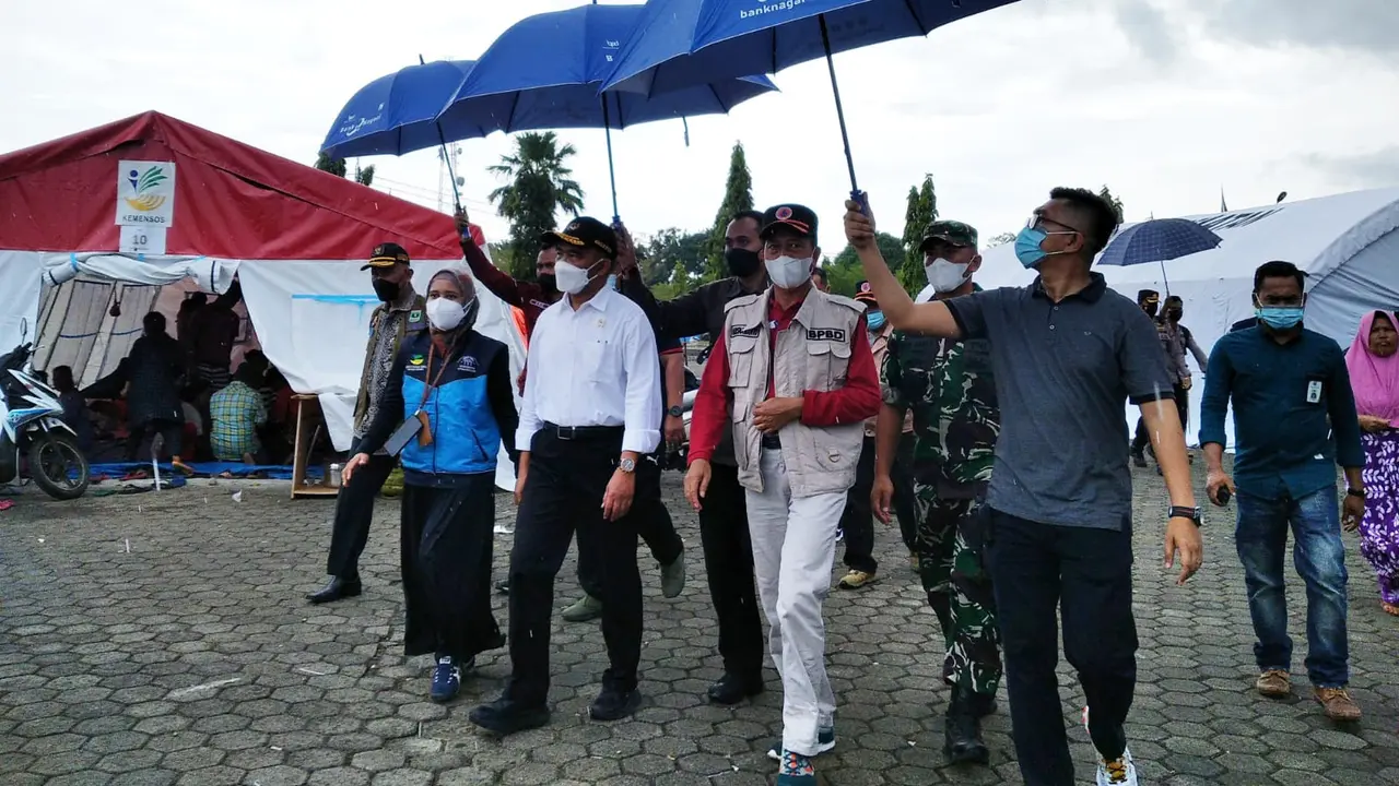 Menteri PMK, Muhadjir Effendy mengunjungi posko utama gempa Pasaman Barat, Kamis (3/3/2022).