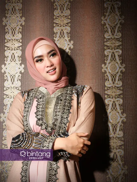 Saat berbincang dengan Bintang.com, ia mengaku tak ingin memikirkan hal-hal yang membuat sakit hati. Yang diinginkan oleh penyanyi itu hanya terima beres. (Bambang E. Ros/Bintang.com)