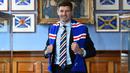 Steven Gerard memutuskan gantung sepatu pada 2017 silam. Saat ini dirinya menjadi manajer klub asal Skotlandia, Rangers. Gerard bergabung ke Rangers sejak Juni 2018 dan telah membawa skuatnya menyabet gelar Liga Skotlandia musim 2020/2021 dengan rekor tak terkalahkan. (Foto: AFP/Andy Buchanan)