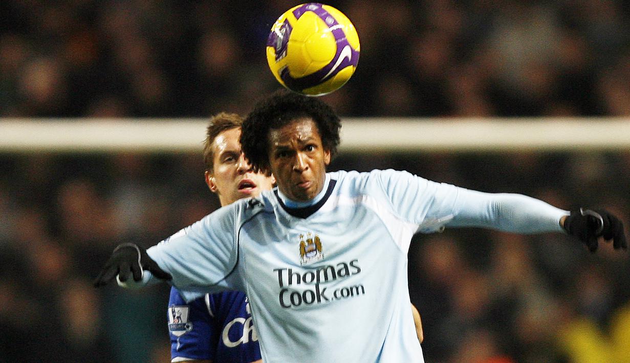 Jo. Striker asal Brasil ini didatangkan Manchester City dari CSKA Moskow pada awal musim 2008/2009. Selama 3 musim, ia hanya tampil dalam 42 laga dengan raihan 2 gol dan dua musim di antaranya dipinjamkan ke Everton dan Galatasaray. Pada 2011 ia dilepas ke klub Brasil, Internacional. (AFP/Glyn Kirk)