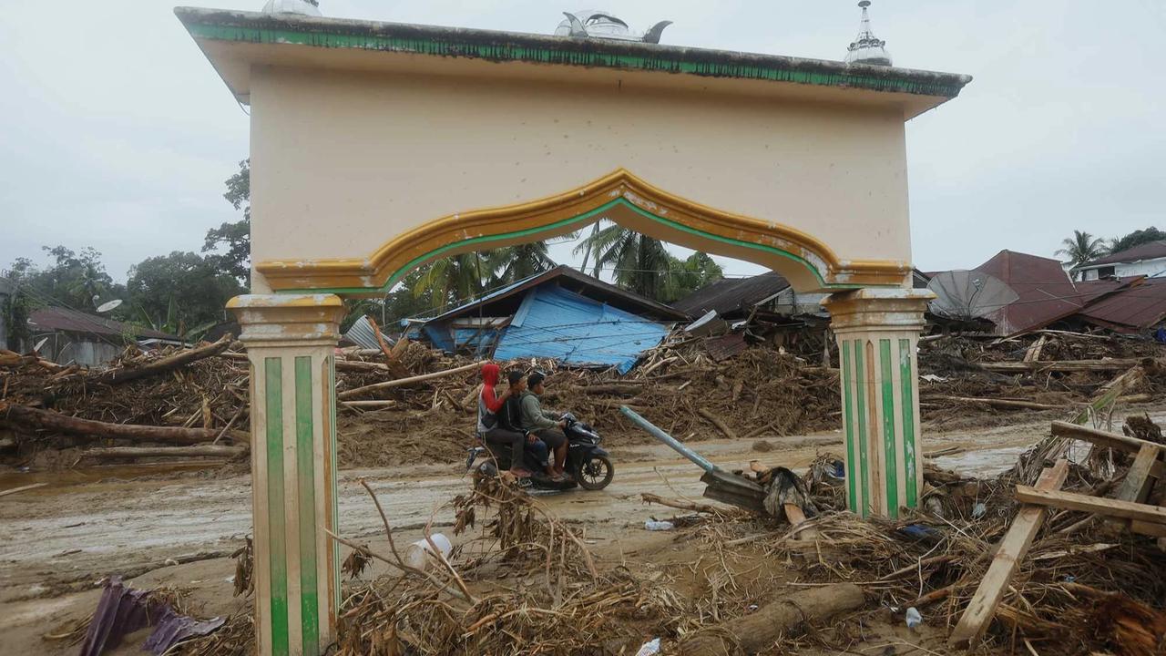 FOTO: Kerusakan Parah Akibat Banjir Bandang di Batang Toru, Tapanuli Selatan