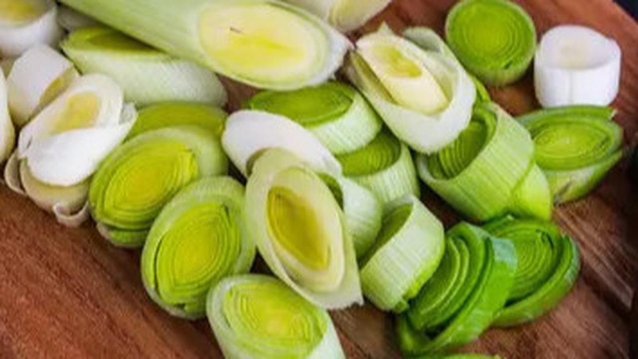 Trik Simpan Daun Bawang dan Seledri Tetap Segar Selama 2 Minggu Tanpa Freezer