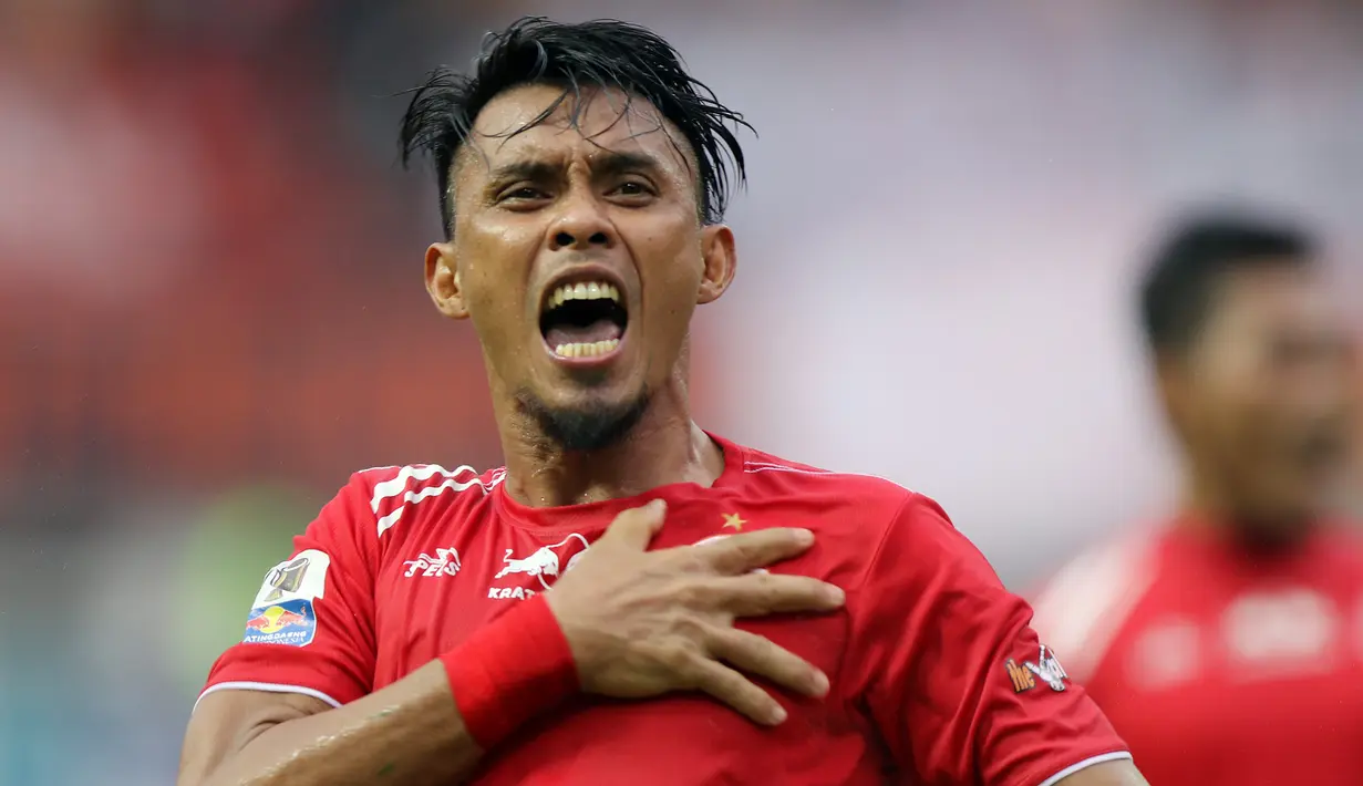 Bek Persija Jakarta, Maman Abdurahman, merayakan kemenangan atas Bali United pada laga Piala Indonesia 2019 di Stadion Wibawa Mukti, Minggu (5/5). Persija menang 1-0 atas Bali United. (Bola.com/M Iqbal Ichsan)