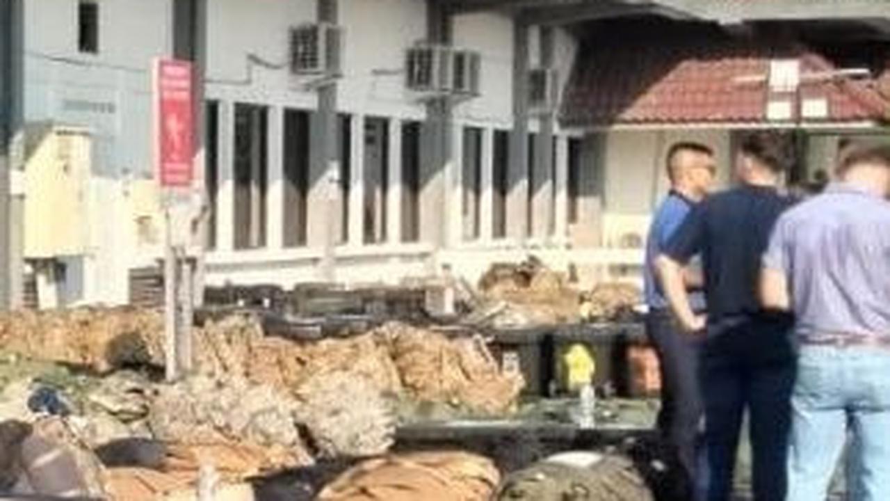 Barang bawaan itu sendiri termasuk perlatan yang akan digunakan oleh tentara Amerika Serikat ketika latihan.