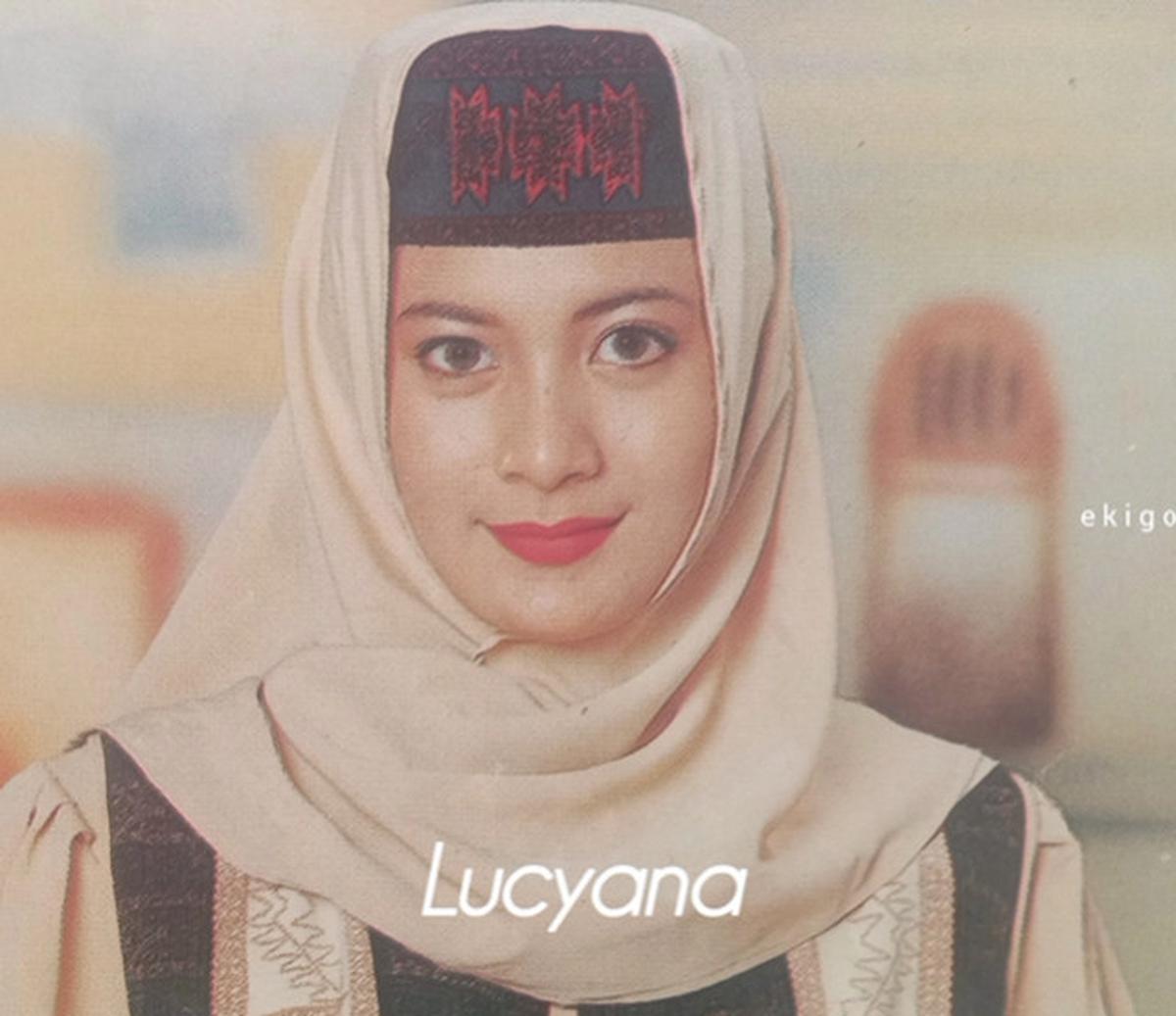 Pesona Hijab Artis Tahun 1997-an, Tak Lengkap Tanpa Kopiah