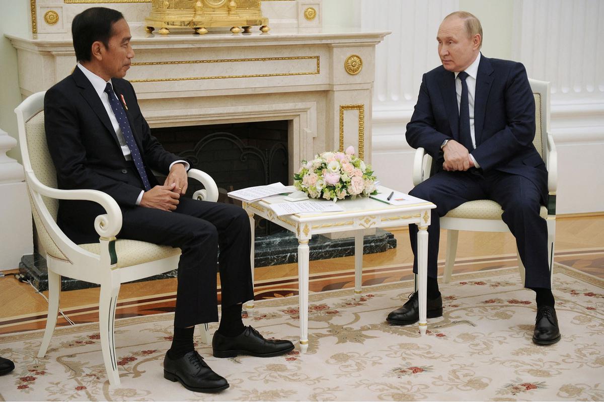 Melihat Lagi Aksi Jokowi saat Kunjungi Negara Konflik