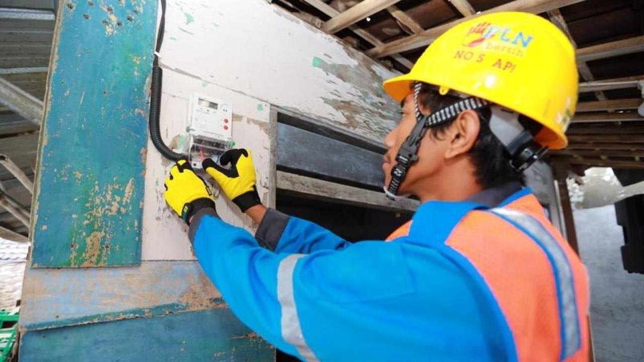 PLN Sambung Listrik Warga Prasejahtera di Jatim, Tingkatkan Kesejahteraan 350 Keluarga
