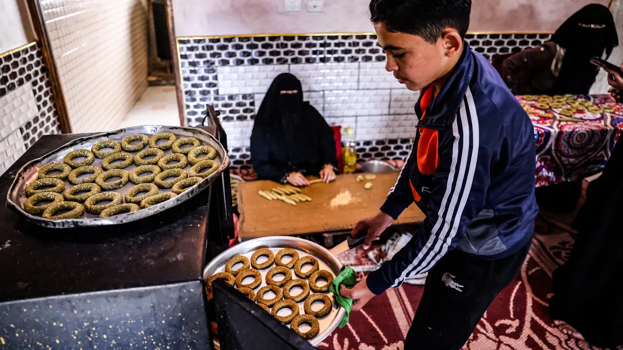 Pembuatan Kue Tradisional Palestina Jelang Lebaran
