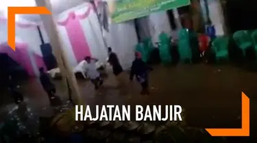 Sebuah pesta pernikahaan mendadak bubar di Kecamatan Wonosari, Madiun. Banjir datang menerjang pesta pernikahaan tersebut. Para tamu pun pergi meninggalkan lokasi untuk menyelamatkan diri dari banjir.