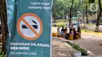 Warga beraktivitas di salah satu taman yang merupakan kawasan tanpa merokok di Jakarta, Selasa (24/6/2025). (Liputan6.com/Angga Yuniar)