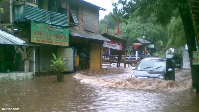 banjir-pndk-labu-140222b.jpg