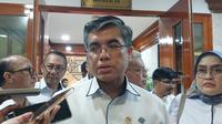 Menteri Ketenagakerjaan Yassierli ditemui di Kompleks Parlemen, Jakarta, Senin (7/7/2025). Yassierli menceritakan perkembangan terbaru penyaluran BSU 2025. (Arief/Liputan6.com)&nbsp;