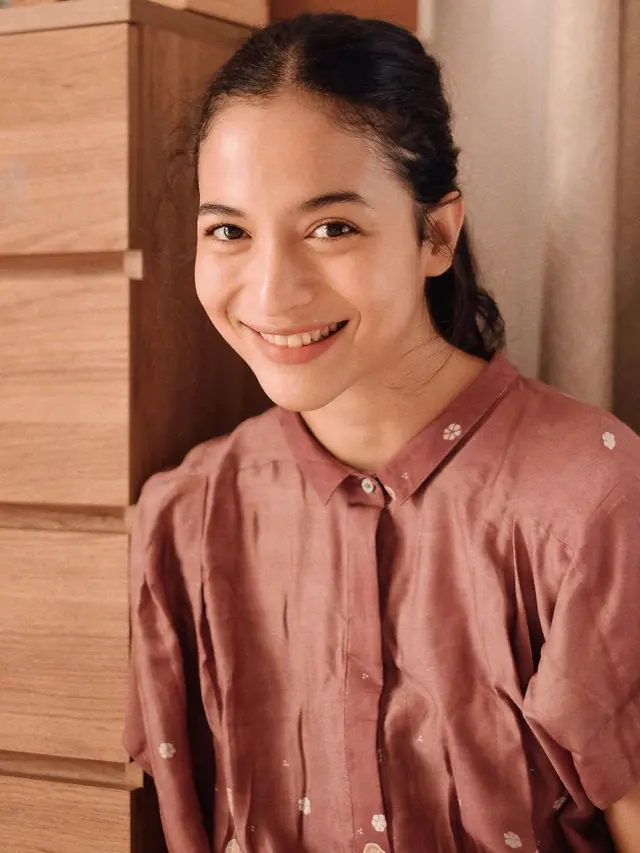 Akui Tak Suka Pakai Makeup, Ini 6 Potret Natural Putri Marino