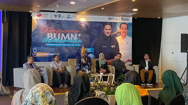 Menteri BUMN, Erick Thohir merangkul pelaku usaha muda dari Kota Banjarmasin dalam upaya meningkatkan kualitas dan daya saing usaha start up agar menjadi motor penggerak ekonomi go global.