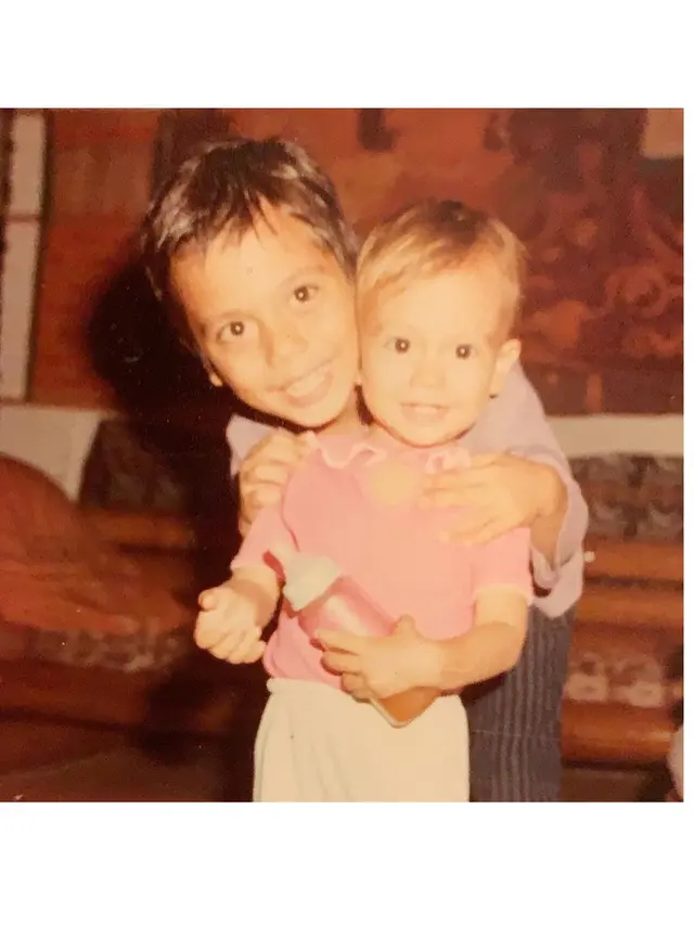 6 Potret Masa Kecil Luna Maya, Bule Banget