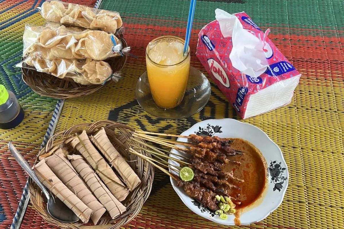 Sate Bulayak khas Lombok (Foto: Google Maps)