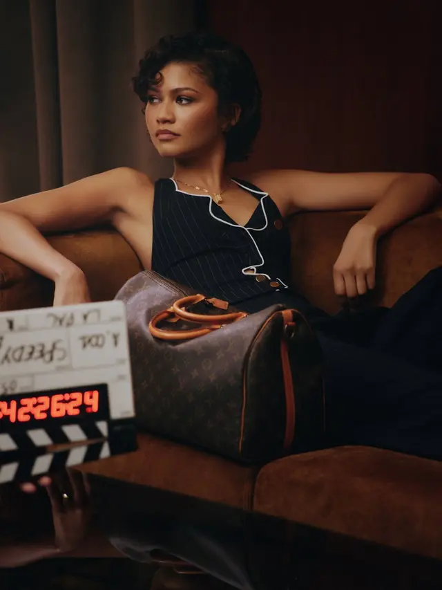 Zendaya Jinjing Tas Speedy Ikonis Era 1930-an, Rayakan 130 Tahun Monogram Louis Vuitton
