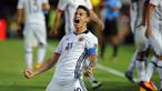 Gelandang Kolombia, James Rodriguez merayakan golnya ke gawang Paraguay pada laga penyisihan grup A Copa America Centenario 2016 di Stadion Rose Bowl, Pasadena, AS, (8/6/2016) WIB. (Mandatory Credit: Gary A. Vasquez-USA TODAY Sports)