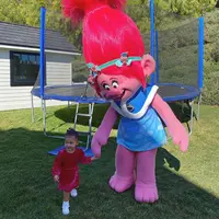 Kylie Jenner menunjukkan kebahagiaan Stormi yang mendapat kejutan di malam Natal. (Instagram/kyliejenner)