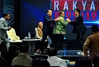 Jahmada Girsang Pengacara Rismon Sianipar Nyaris Adu Jotos dengan Refly Harun