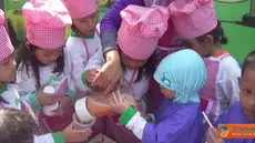 Citizen6, Pasuruan: Anak-anak dari Taman Kanak-kanak Raudhah, Pasuruan, sedang memanen buah Tomat, kemudian membuat jus buah Tomat dari hasil panen mereka. (Pengirim: Zahra Haidar)