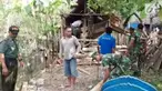 Dalam pondok kecil berukuran 2x3 meter persegi, nenek Wa Dae hidup sendiri tanpa sanak saudara.