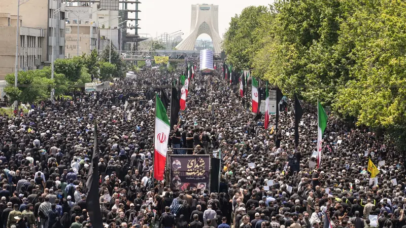 Jutaan Warga Iran Hadiri Prosesi Pemakaman Presiden Ebrahim Raisi