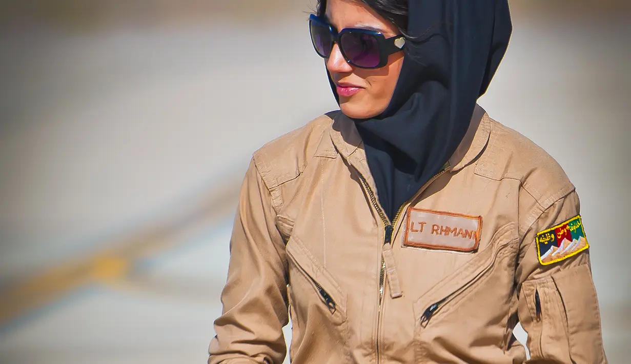 Dilansir dari U.S. Central Comand, Afghanistan baru saja meluluskan seorang pilot muda wanita bernama Niloofar Rhmani (Istimewa)